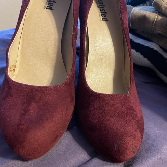 Unlisted Kenneth Cole Film Maker Burgundy Velvet Heels Sz 8 1/2 Wide - Picture 2 of 9